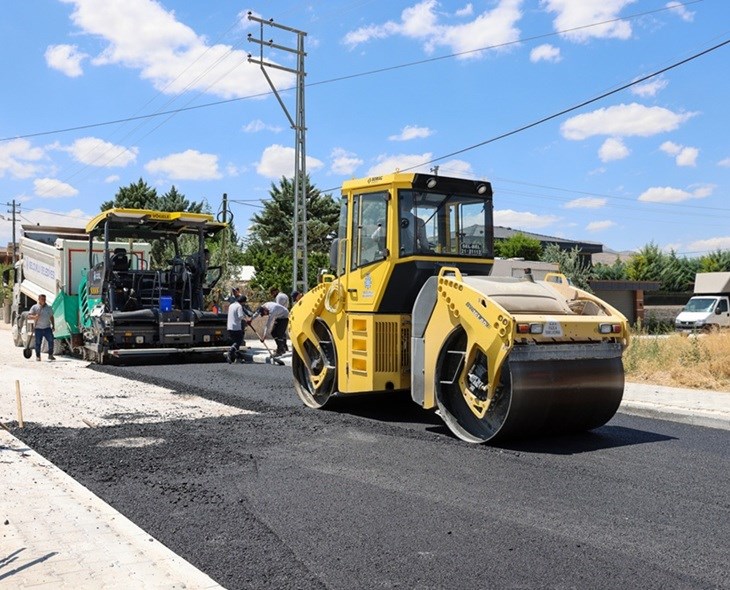 ASFALT SEZONUNDA SELÇUKLU’NUN YOL KONFORU  ARTMAYA DEVAM EDİYOR