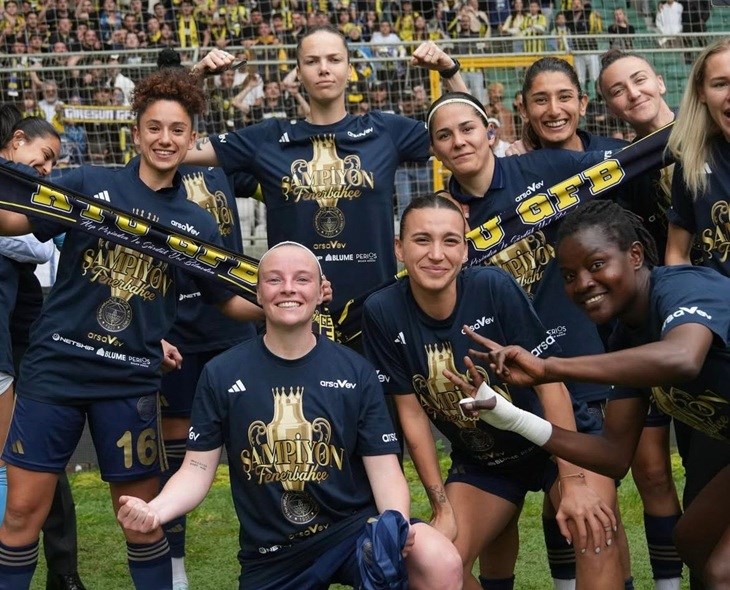 ŞAMPİYONLUĞUN ADI: FENERBAHÇE ARSAVEV!