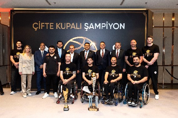 fuzul-ve-galatasaraydan-cifte-sampiyonluk-kutlamasi.jpg